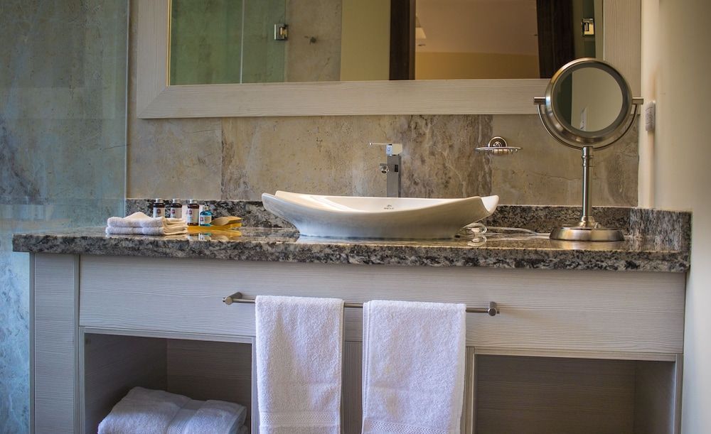 Medina del Lago King Suite 9