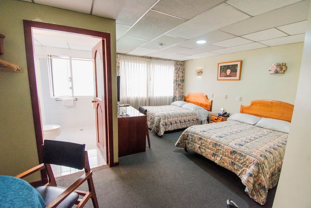 Grand Hotel Loja Twin Room 2