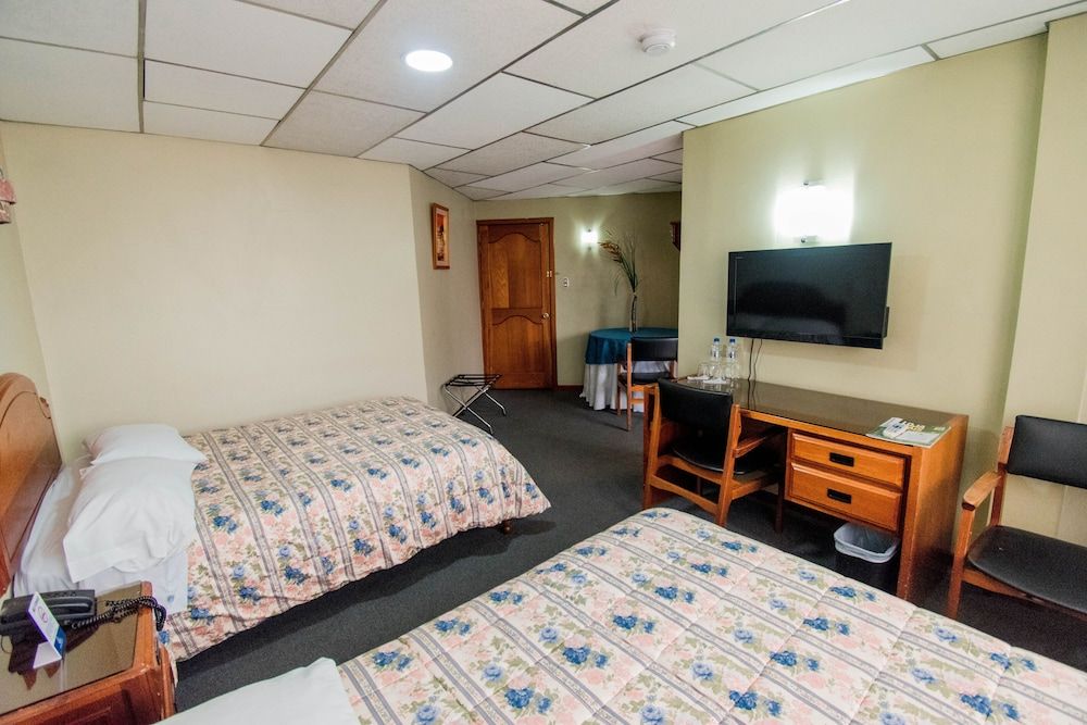 Grand Hotel Loja Twin Room 3