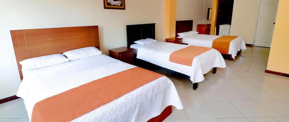 Hotel Miraflores Standard Triple Room, 1 Bedroom 2