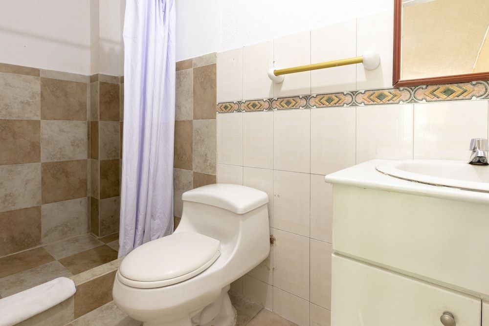 Hotel Miraflores Family Room, 1 Bedroom 5