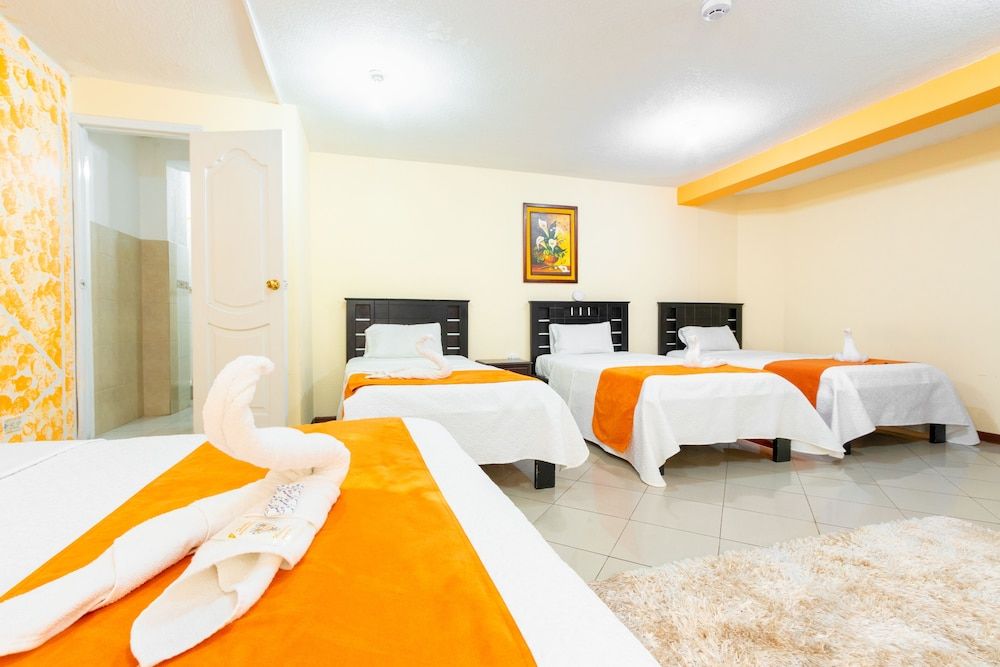 Hotel Miraflores Family Room, 1 Bedroom 4