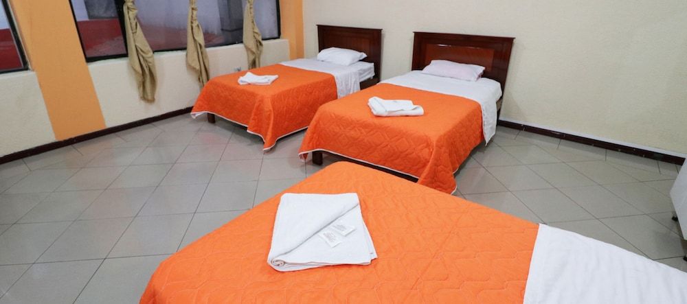 Hotel Miraflores Family Room, 1 Bedroom 2