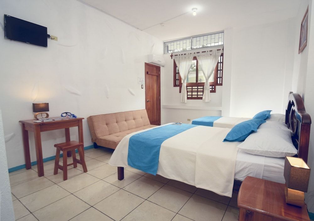 Galapagos Native Triple Room 2