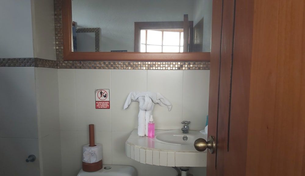 Galapagos Native Standard Twin Room 3