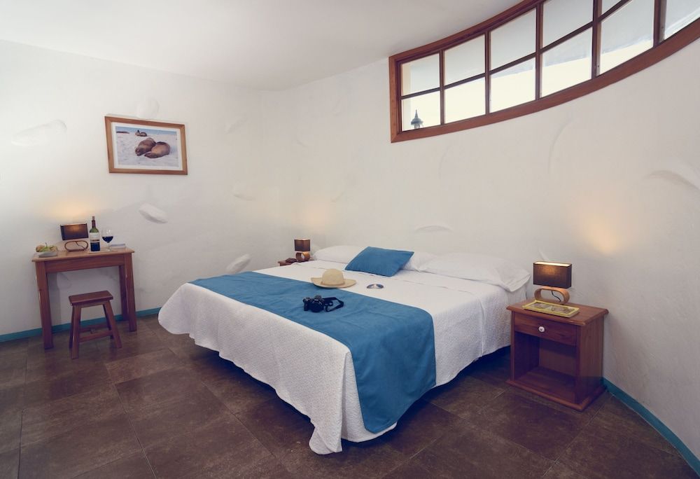 Galapagos Native Deluxe Double Room, 1 King Bed, Balcony 2