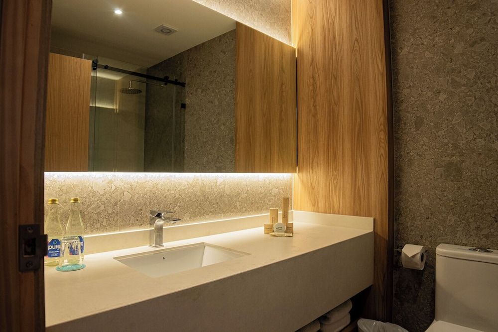 Mantahost Hotel Deluxe Room, 1 Queen Bed, Balcony, Sea View 3