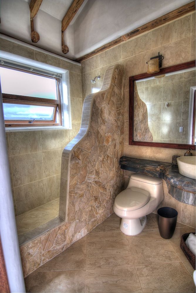 Hacienda Los Mortiños Standard Triple Room 4