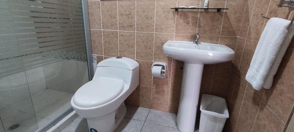 Hotel Las Peñas Triple Room 5