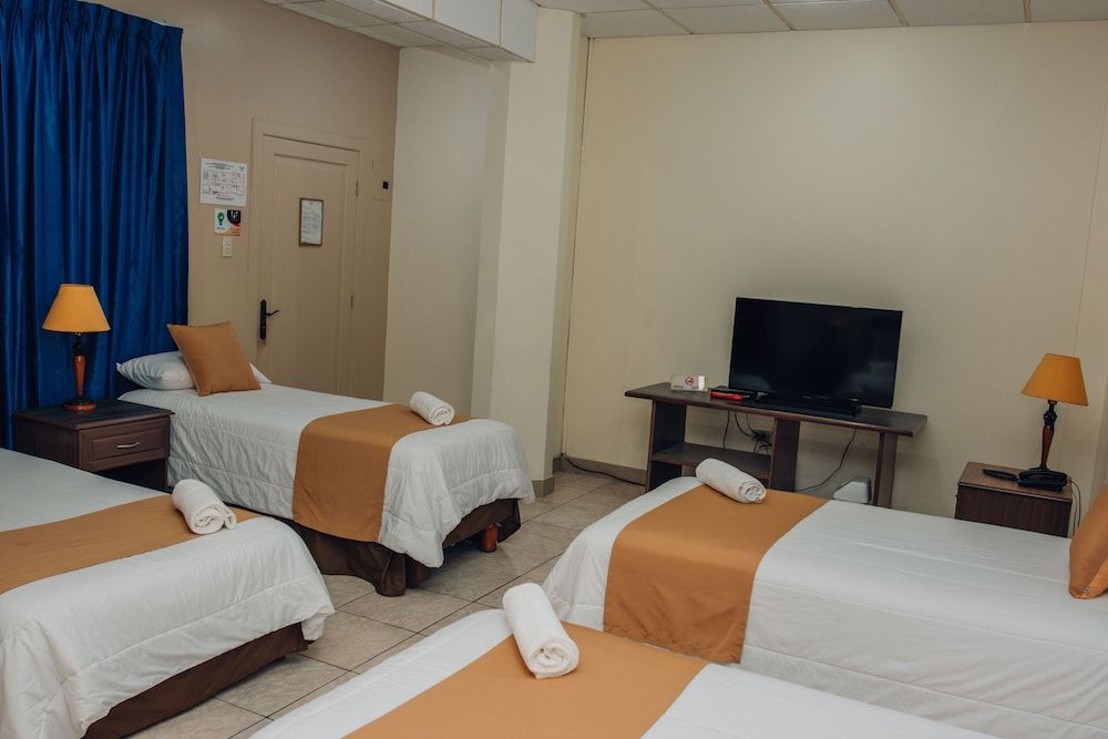 Hotel Las Peñas Quadruple Room 6