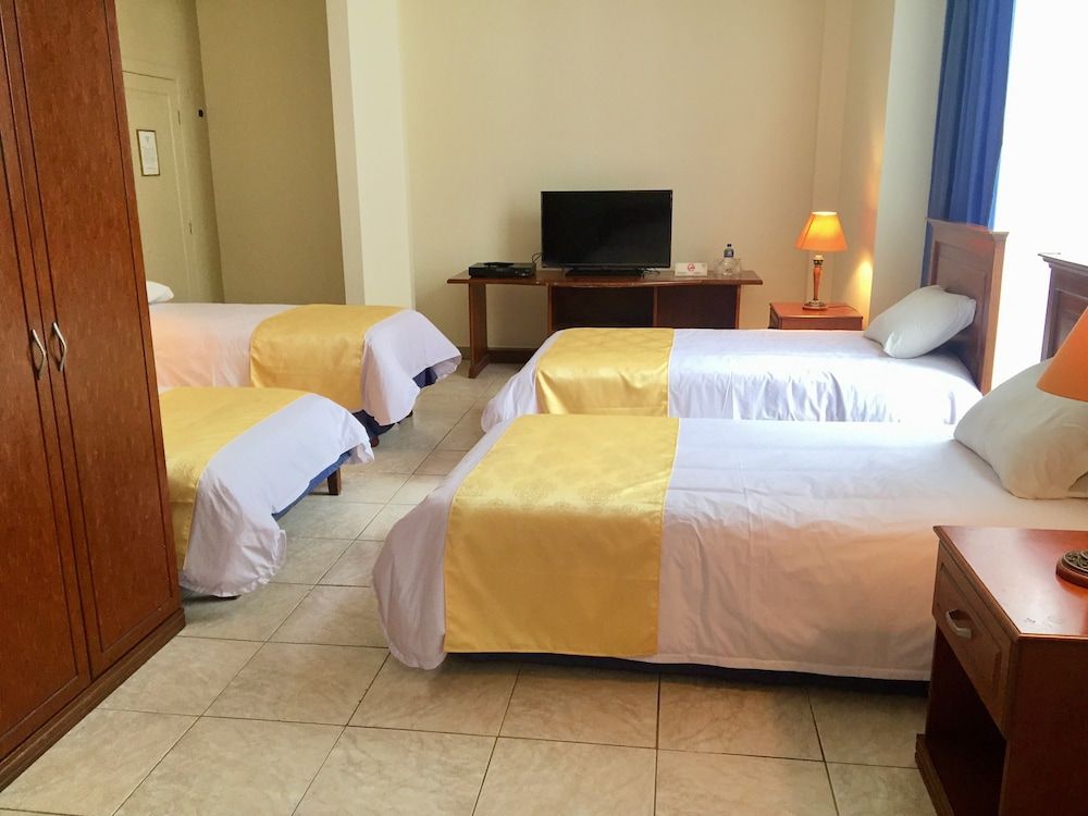 Hotel Las Peñas Quadruple Room 3