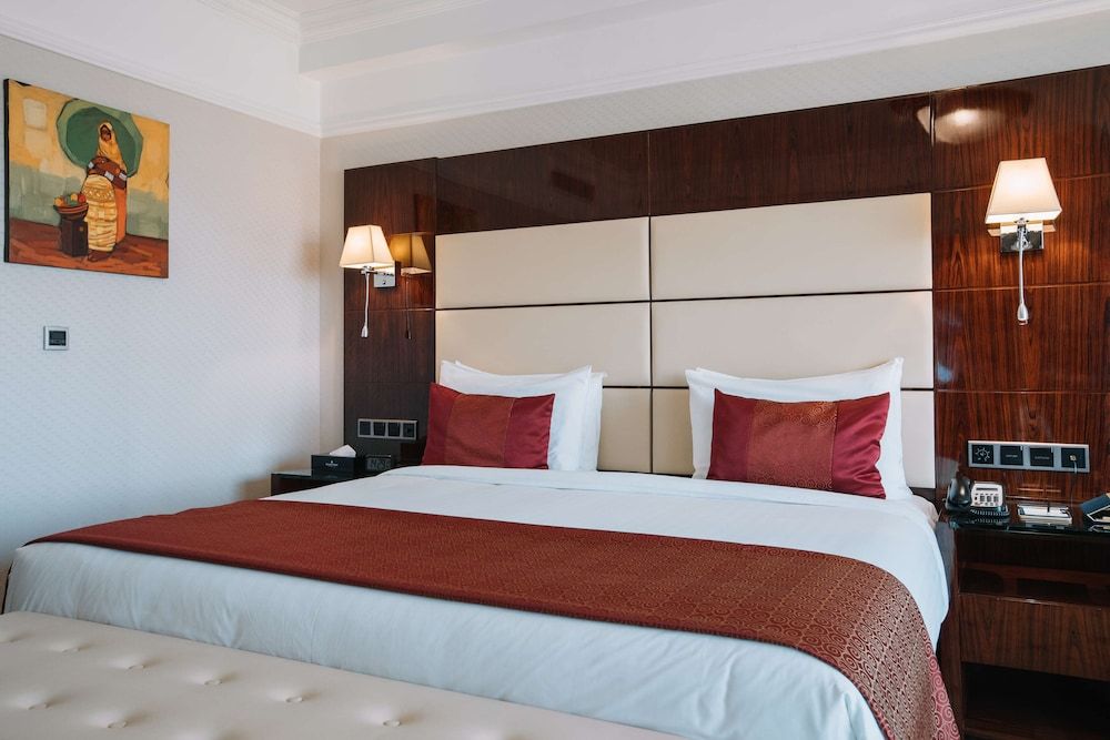 Golden Tulip Addis Ababa Deluxe Room, 1 King Bed 8