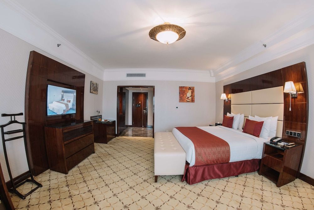 Golden Tulip Addis Ababa Deluxe Room, 1 King Bed 7