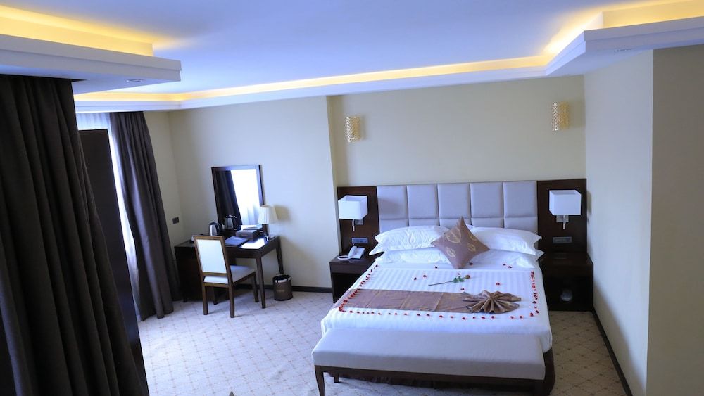 undefined Berlottue Hotel 10