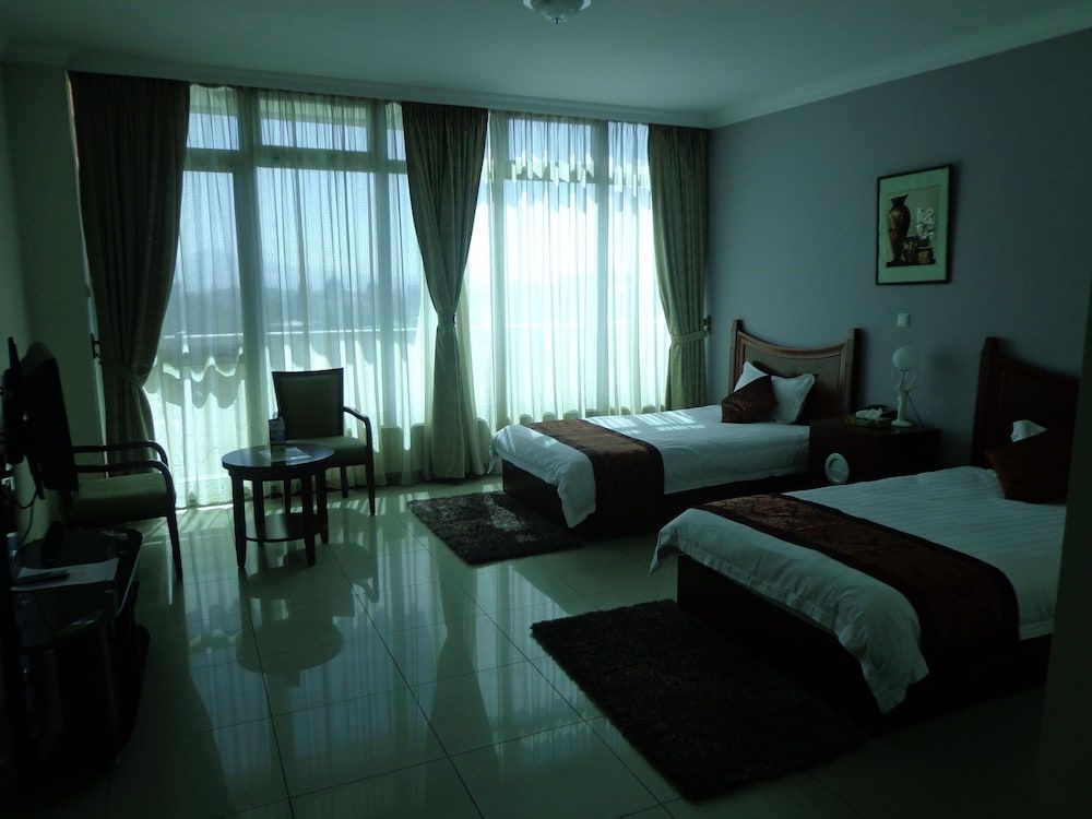 undefined Helzer Inn 10