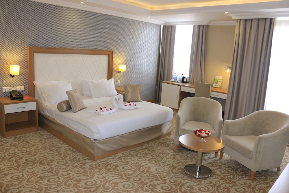 undefined Momona Hotel 5