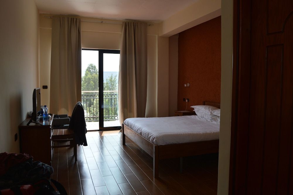 Harbe Hotel Double or Twin Room, Mountain View 5