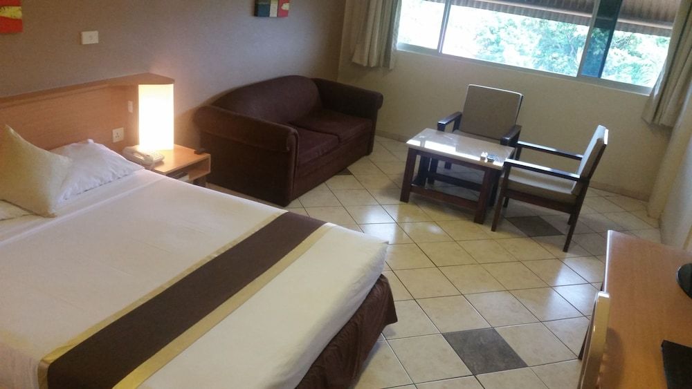 Peninsula International Hotel Deluxe Room 3