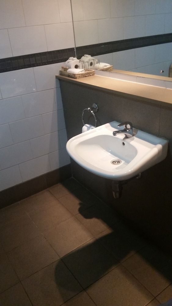 Peninsula International Hotel Deluxe Room 7