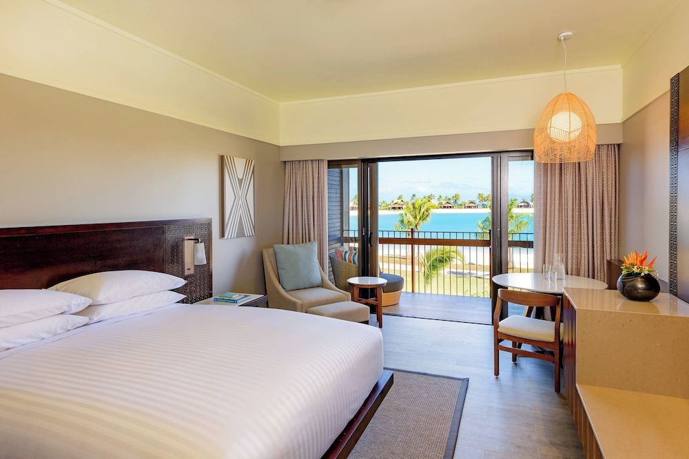 Room, 1 King Bed, Non Smoking, Lagoon View (Balcony)