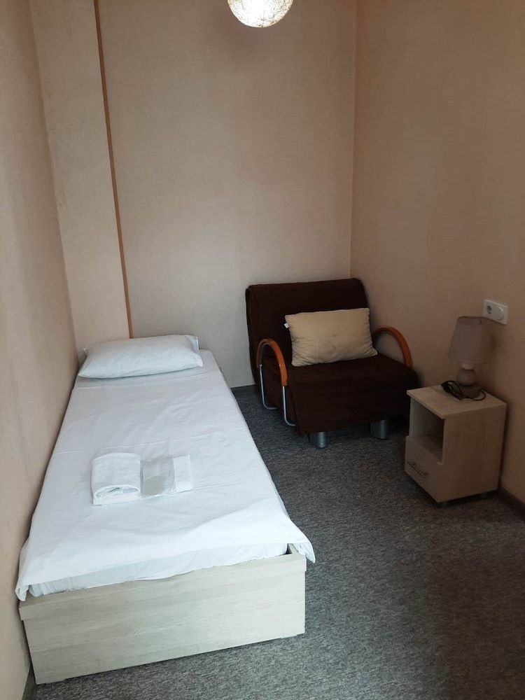 Hotel Tbiliseli Standard Triple Room, 2 Bedrooms 7