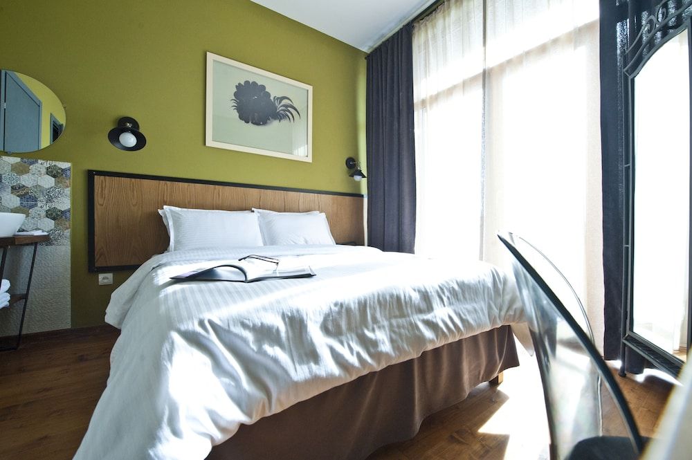 Hotel 27 Double Room, 1 Queen Bed 3