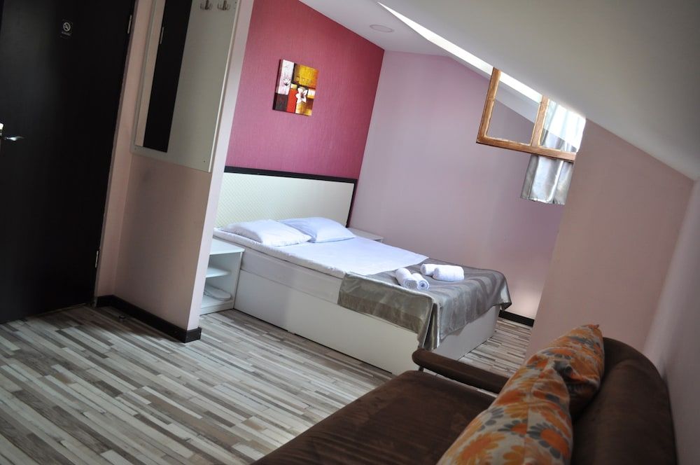 Tiflis Metekhi Hotel Standard Triple Room 4