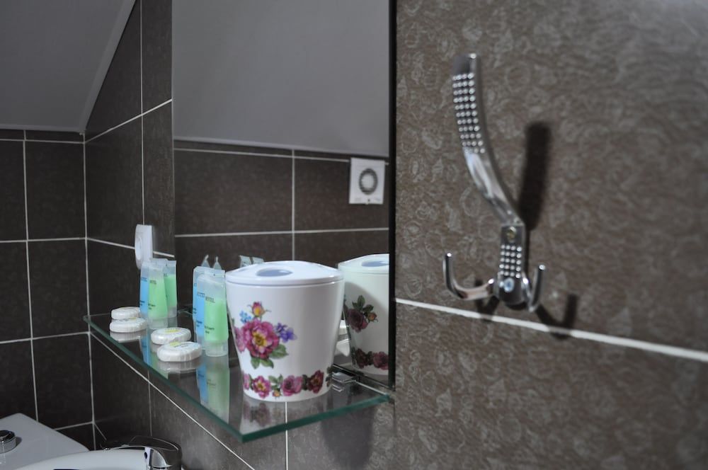 Tiflis Metekhi Hotel Standard Triple Room 5