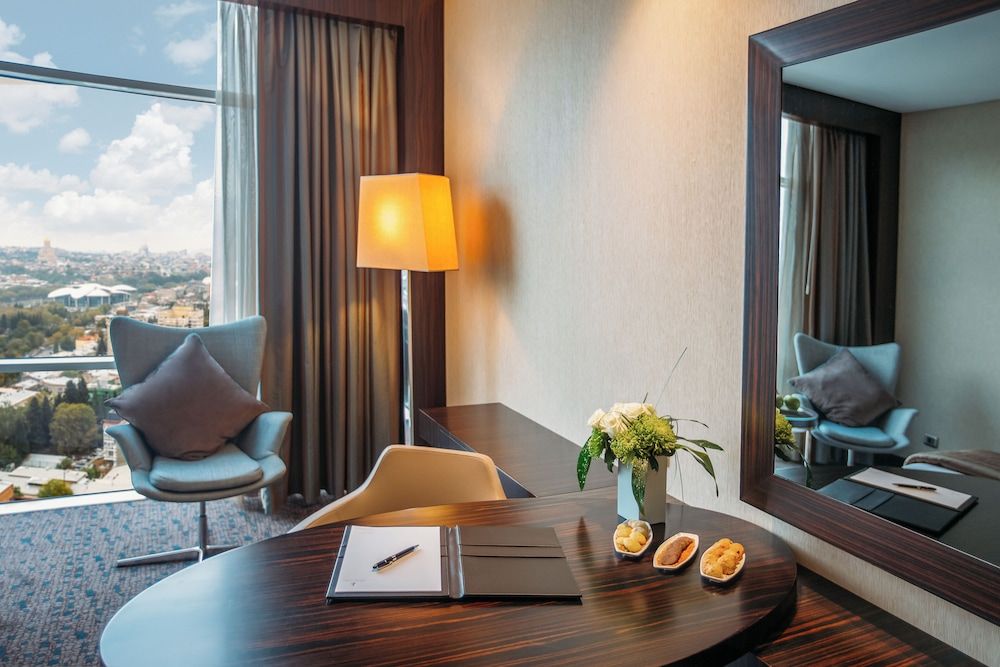 The Biltmore Hotel Tbilisi Deluxe Twin Room, 2 Twin Beds 6