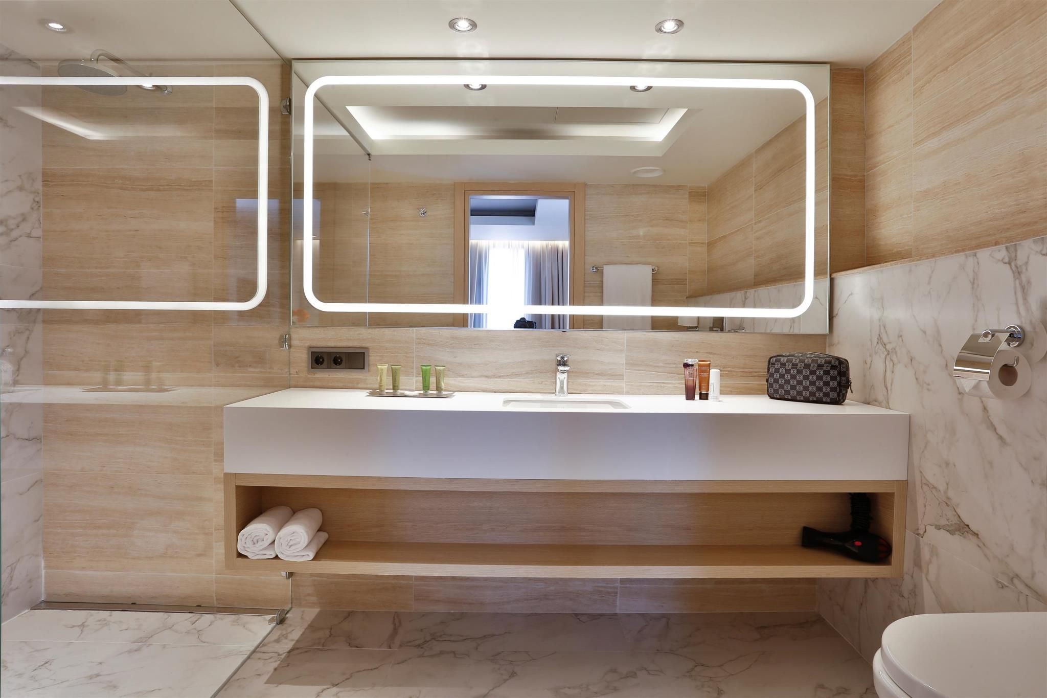 Best Western Kutaisi 2 Single Beds, NonSmoking, Standard Room 3