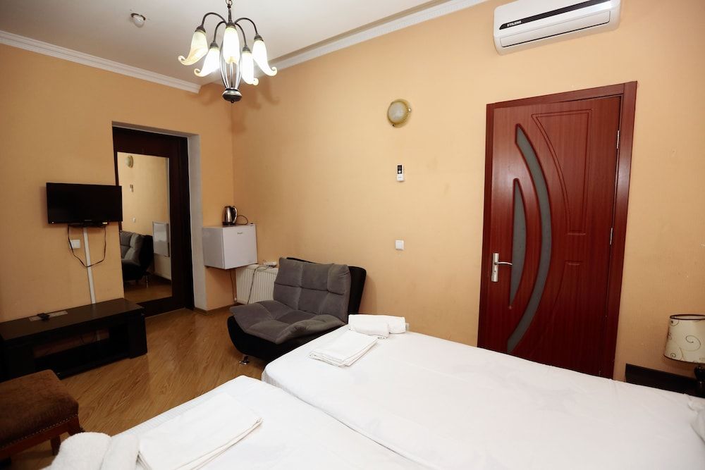 Hotel Isaka Standard Double or Twin Room 12