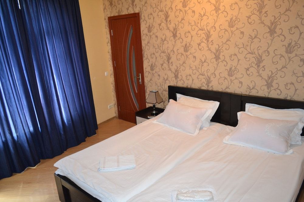 Hotel Isaka Standard Double or Twin Room 2
