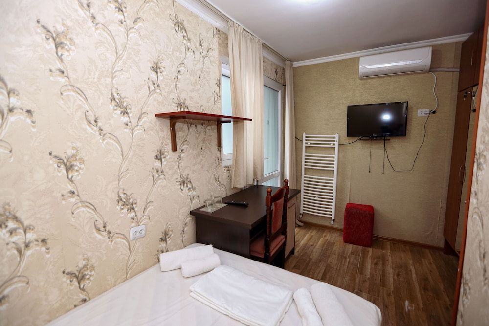 Hotel Isaka Economy Double Room 9