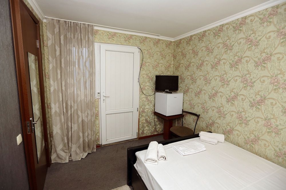 Hotel Isaka Economy Double Room 2