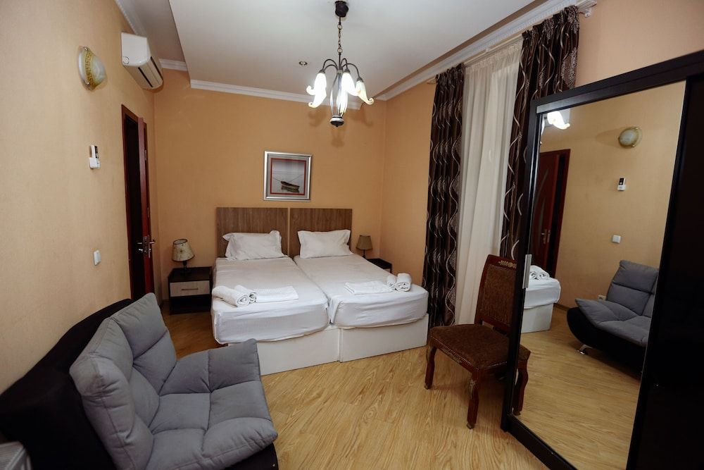 Hotel Isaka Standard Double or Twin Room 10