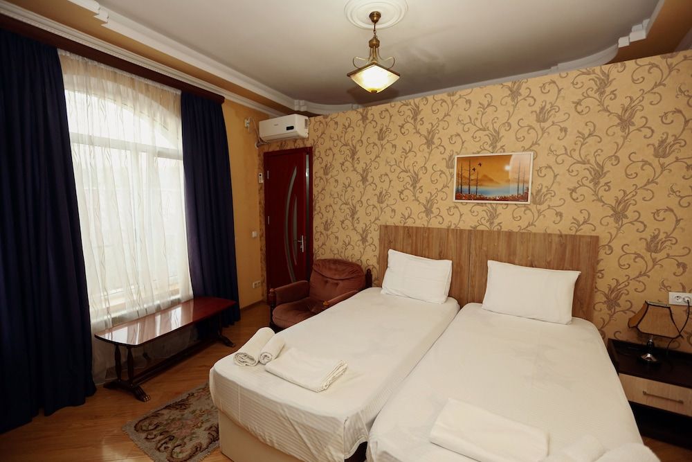 Hotel Isaka Standard Double or Twin Room 9