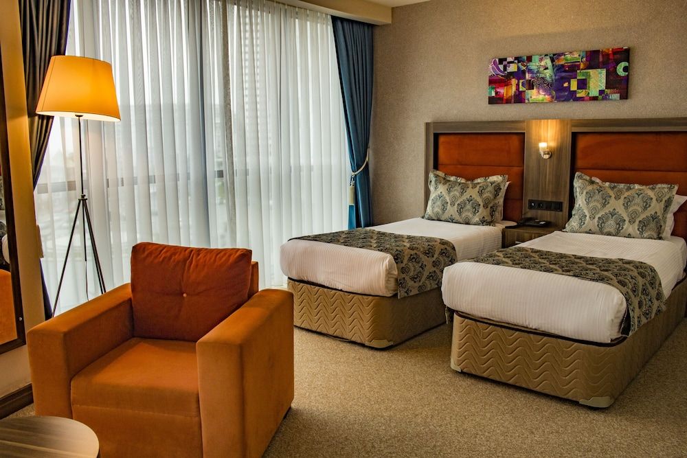 King Sky Tower Standard Twin Room, City View 4