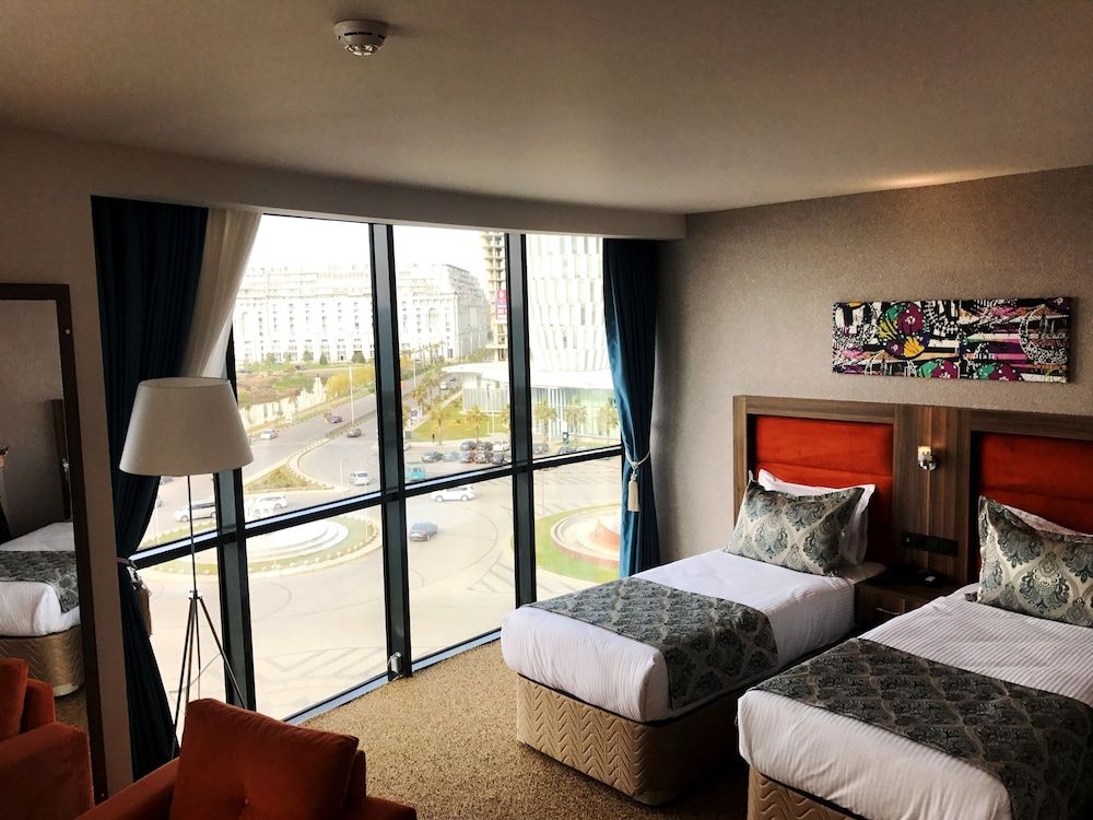 King Sky Tower Standard Twin Room, City View 2