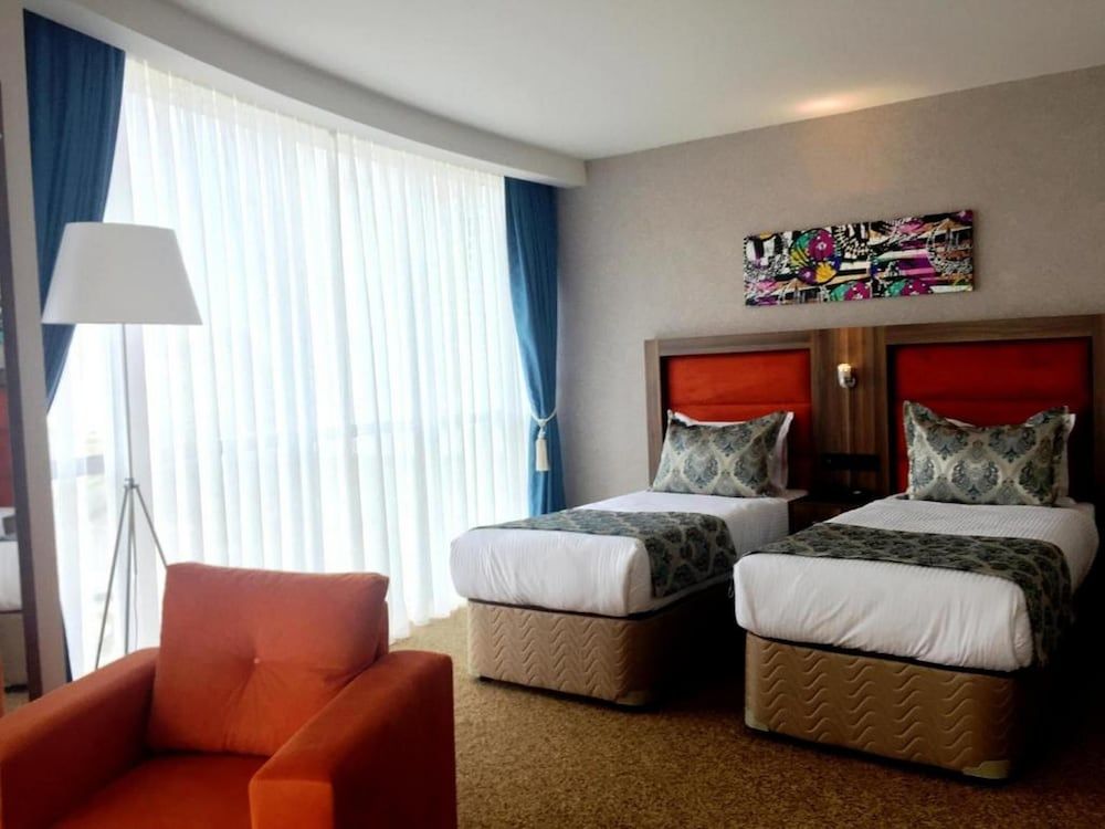 King Sky Tower Standard Twin Room, City View 6