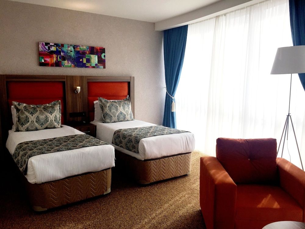 King Sky Tower Standard Twin Room, City View 7