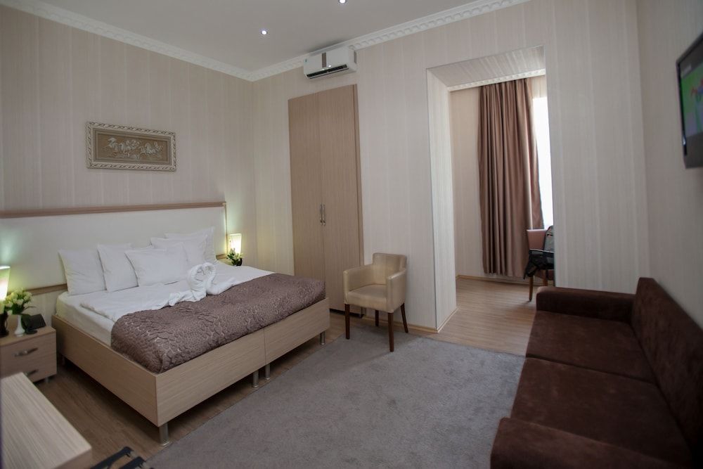 Rustaveli Palace Deluxe Double Room 11