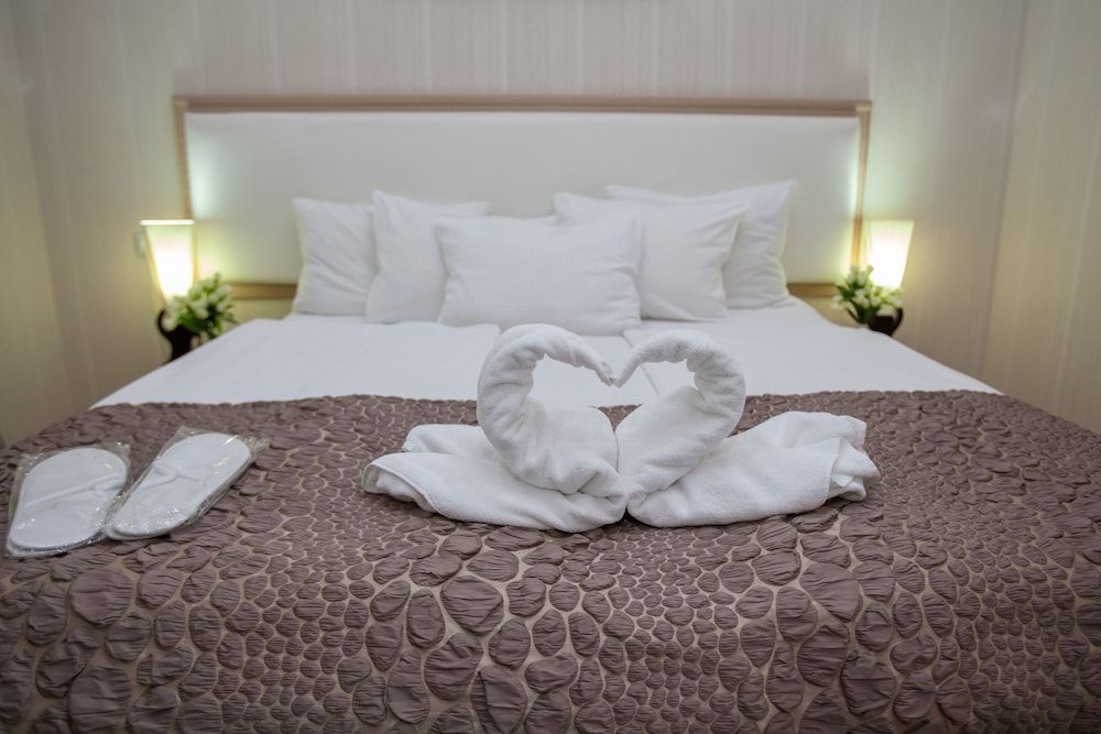 Rustaveli Palace Deluxe Double Room 8