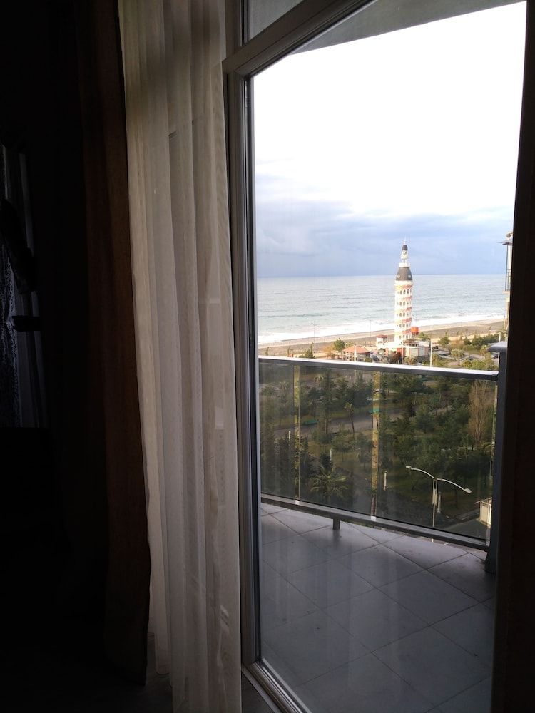 Rock Hotel First Line