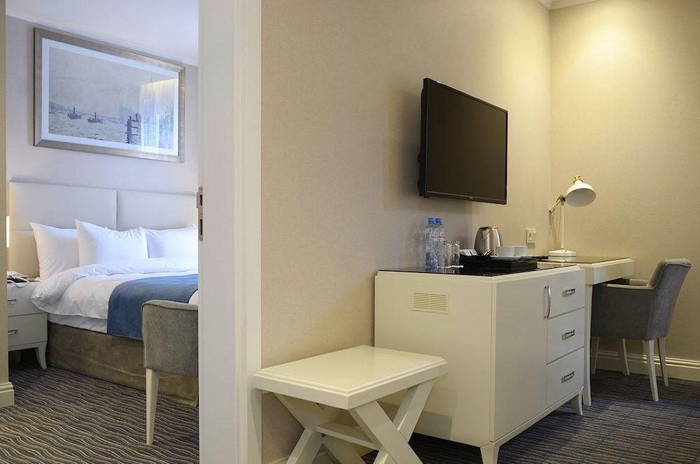 undefined City Avenue 4