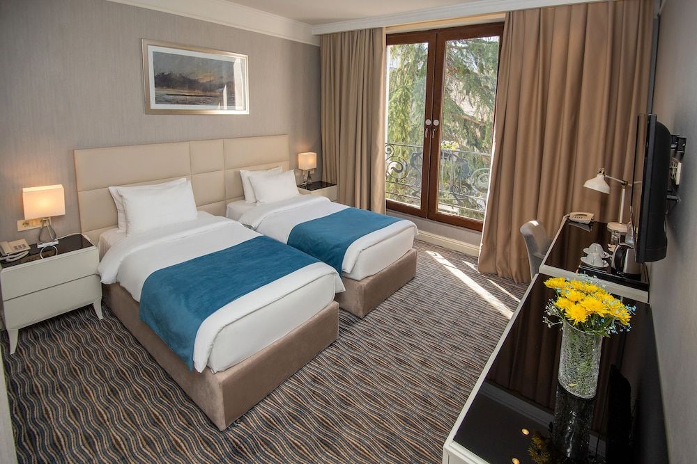 undefined City Avenue 3