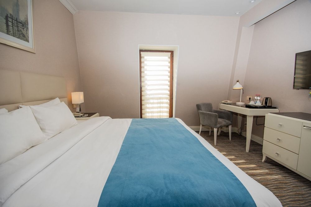 City Avenue Classic Double Room 3