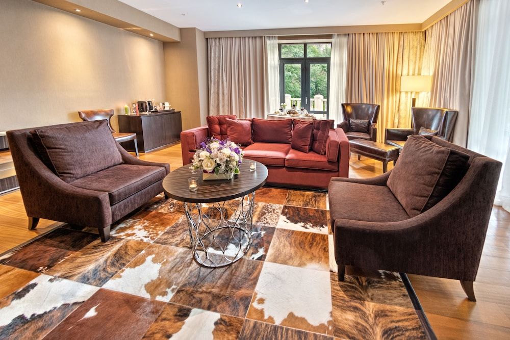 Junior Suite, 1 King Bed, River View