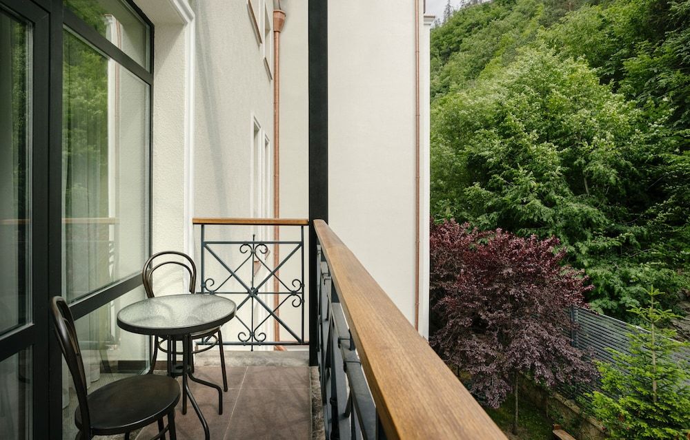Premium Room, 1 King Bed, Balcony