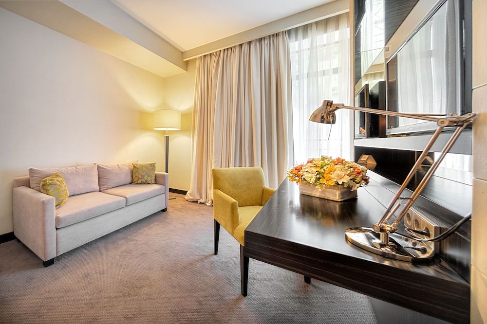 Premium Room, 1 King Bed, Balcony, River View