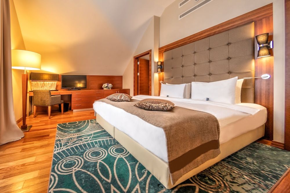 Premium Room, 1 King Bed, Terrace, River View